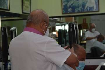 Peluquería Tomás: medio siglo cortando el pelo en Telde/TA.